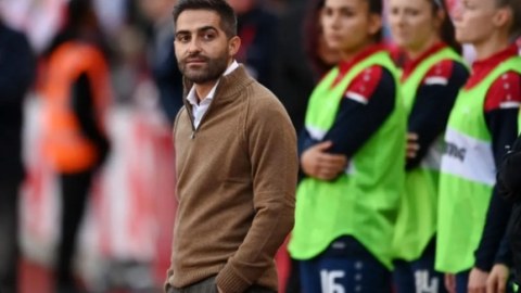 Qadın futbolçulara uyğunsuz mesaj göndərdi -&nbsp;işdən qovuldu