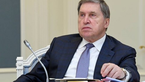 Uşakov Makronun müşavirini söyüb