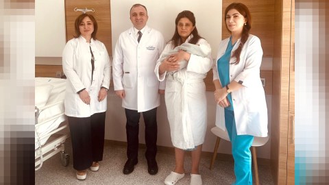 Azərbaycanda böyrək köçürülən qadın 2 uşaq dünyaya gətirdi