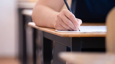 DİM xaricdə təhsil alanlar üçün imtahan keçirib
