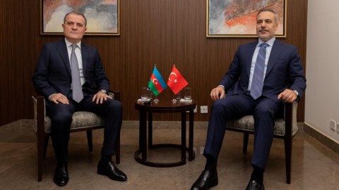 Ceyhun Bayramov Hakan Fidanla regionu müzakirə etdi