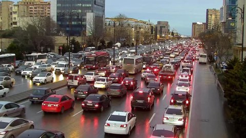 Bakıda tıxaclı yollar - SİYAHI