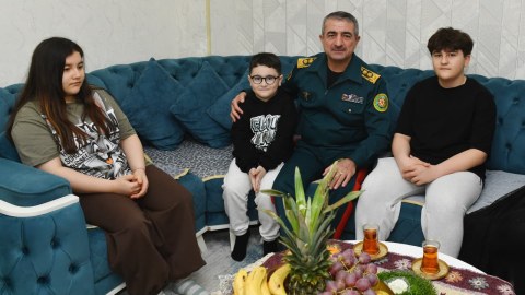 Elçin Quliyev şəhid ailələrini ziyarət etdi - FOTOLAR