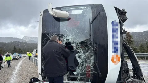 Konyada avtobus aşdı, 15 nəfər xəsarət aldı