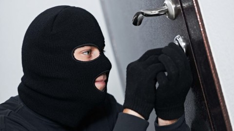 Sabunçuda&nbsp;evdən 6300 dollar oğurlayan şəxs saxlanıldı
