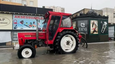 Yağış sularının çəkilməsi davam edir