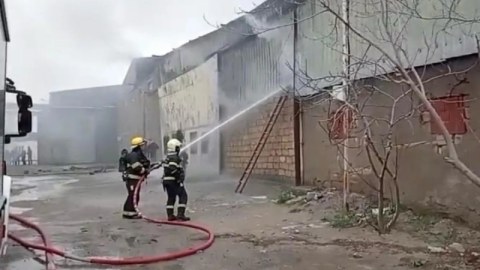 Binəqədidə&nbsp;anbardakı&nbsp;yanğın nəzarətə götürüldü