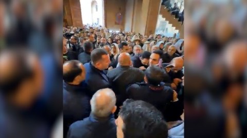 Paşinyana kilsədə hücum oldu, saxlanılanlar var