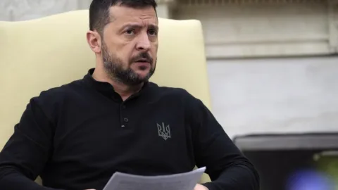 Zelenski maaşını və gəlirlərini AÇIQLADI