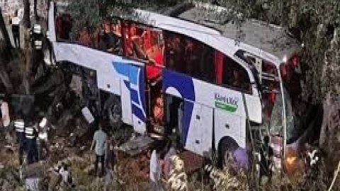 Türkiyədə avtobus aşdı - 11 nəfər yaralandı