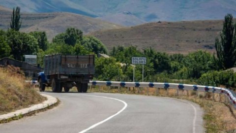 Ermənistana yük aparan maşını raketlə&nbsp;vurdular