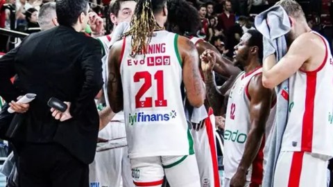 Basketbolçular məşqə çıxmaqdan imtina etdilər - Maaşları ödənilmir