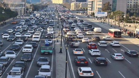 Bakının 20 əsas yolunda tıxac var - SİYAHI