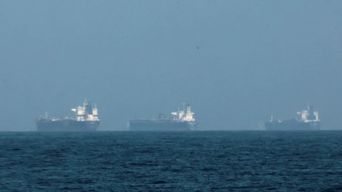 İran İsrailin neft tankerini vurdu