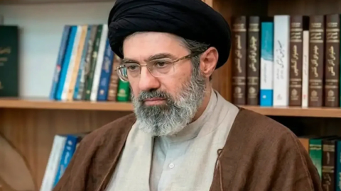 Xamenei: "Ölkənin siyasəti dəyişməzdir"