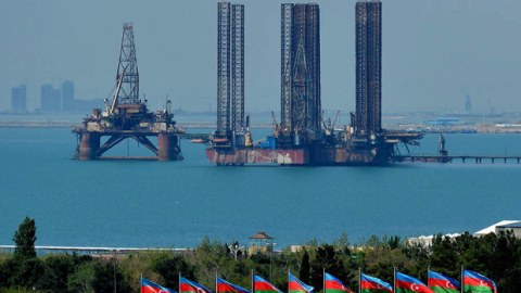 Azərbaycan nefti 130 dollara satılır