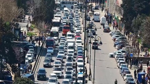 Ziya Bünyadov prospektində uzun tıxac - FOTO