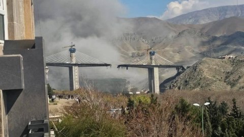 Kərəclə Tehranı birləşdirən körpü&nbsp;vuruldu -&nbsp;8 ölü, 95 yaralı