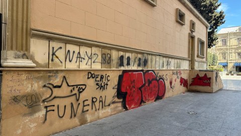 Tarixə çəkilən qrafiti: Mədəniyyətimizi kimlər ləkələmək istəyir?