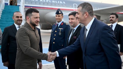 Zelenski İstanbulda səfərdədir - Ərdoğanla görüşəcək