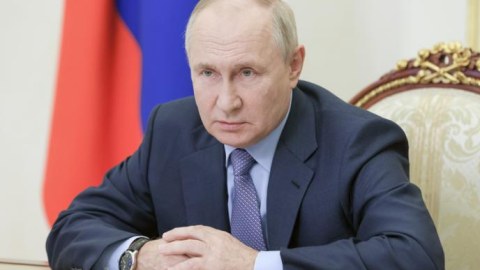 Putin müşavirə çağırdı