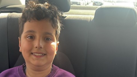 Polis Xırdalanda bu uşağın valideynlərini&nbsp;axtarır