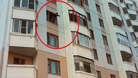 Xırdalanda 19 yaşlı qız 7-ci mərtəbədən yıxılıb öldü