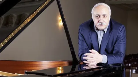 Eldar Mansurov: "Mədəni qastrol proqramının ənənə halını almasını istəyirəm"