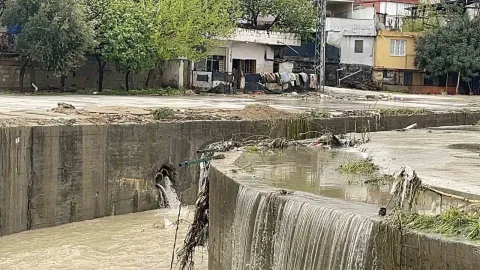 Türkiyədə intensiv yağış iki nəfərin həyatına son qoydu&nbsp;