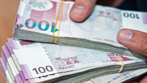 Dövlət qurumlarında işləyənlərin maaşı ilə bağlı yeni QƏRAR