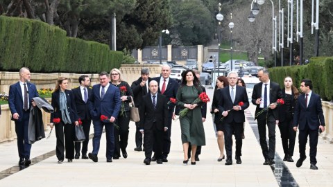 Litvanın Baş naziri Şəhidlər xiyabanını ziyarət edib