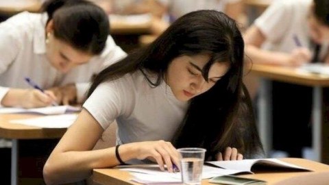 Buraxılış imtahanlarında bir fənn çətin, digəri asan salınır - ETİRAZ