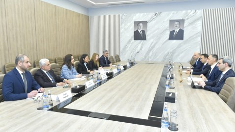 Rəşad Nəbiyev Asiya İnkişaf Bankının nümayəndə heyəti ilə görüşdü