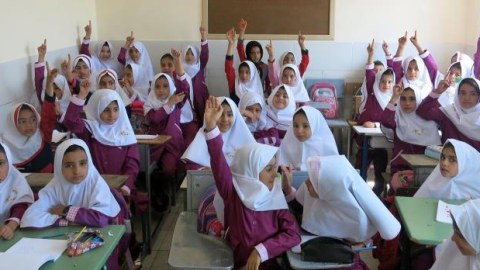 İranda bütün məktəblər distant təhsilə keçdi