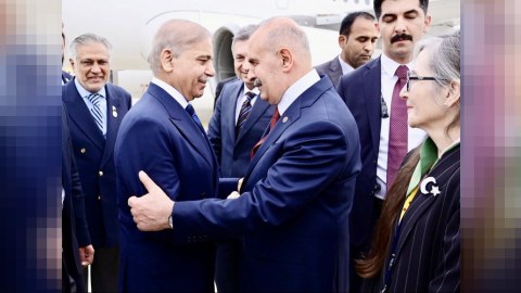 Şahbaz Şəriflə İshaq Dar Türkiyəyə getdi