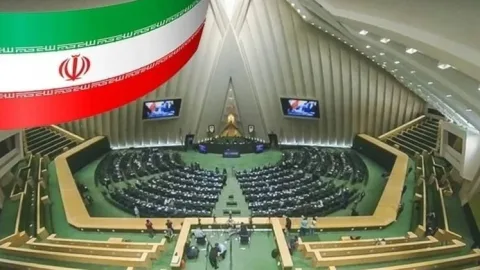 İran rəsmiləri Trampı təkzib etdilər: ölərik, uranı vermərik!