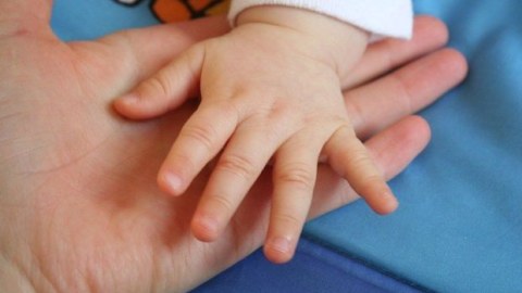 Bakıda körpə qızdırmadan öldü