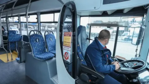 Marşrut&nbsp;avtobusun sürücüsü sükan arxasında öldü