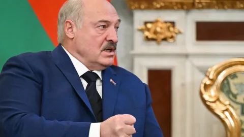 Lukaşenko Putinlə Trampı imperator adlandırdı