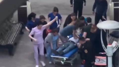 Bakıda ürəyi dayanan şəxs son anda xilas edildi - VİDEO