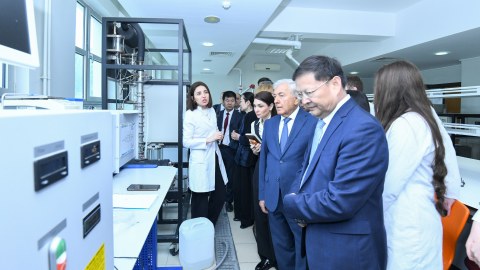 Rektor BMU-nun laboratoriyaları ilə tanış olub - FOTO