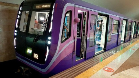 METRODA FACİƏ: qatar yoluna düşən sərnişin öldü