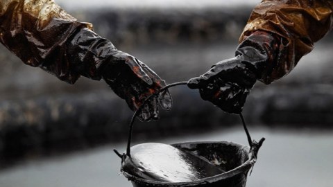 Neft bazarında dönüş: "Brent" ucuzlaşır