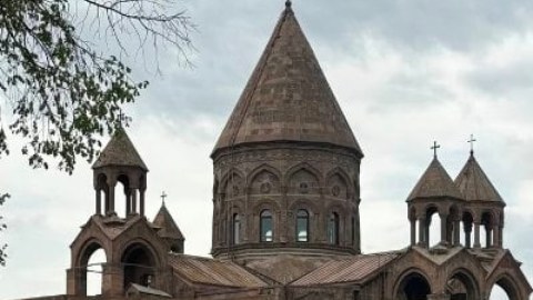 Paşinyan kilsəni xaricdə də rahat qoymayacaq