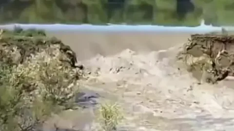 Kürün suyu daşdı,&nbsp;mühafizə bəndi yarıldı