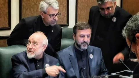 İran rəhbərliyi parçalanıb: SEPAH ABŞ-la danışıq tərəfdarlarını RƏDD EDİR
