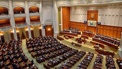 6 nazir istefa verdi