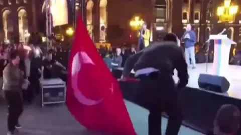 İrəvanda Türkiyə bayrağı yandırıldı - PAŞİNYANDAN REAKSİYA