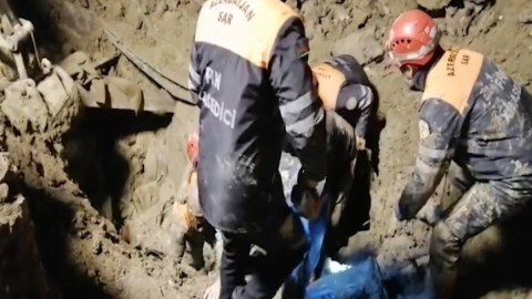 Qaradağda torpaq qatı çökdü - Ölən və yaralanan var - VİDEO