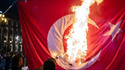 XİN-dən İrəvanda Türkiyə bayrağının yandırılmasına ETİRAZ